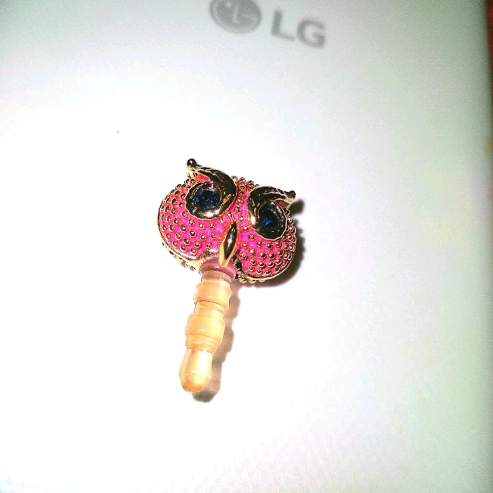 Owl Cell phone dust plug